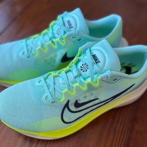 NEW Nike Women's Zoom Fly 5